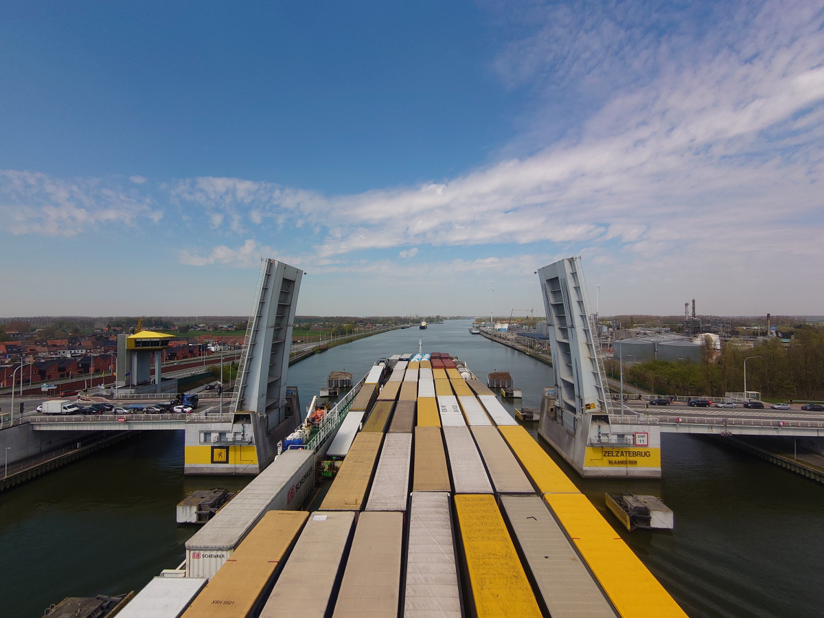 Zelzate bridge Ghent.jpg